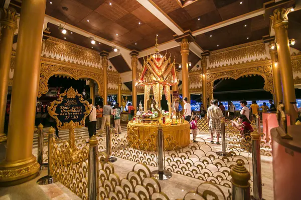 Phuket FantaSea: шоу и буфетный ужин с местами Gold